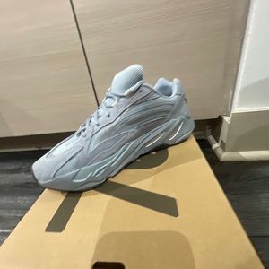 Yeezy Sneakers Size 9.5 - Yeezy Boost 700 V2 Hospital Blue